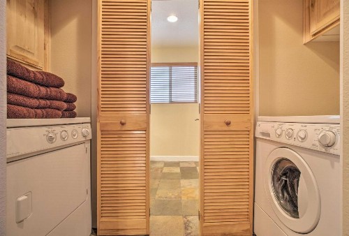 Mammoth Lakes Townhome - 10-Min Walk to Village! - image 8