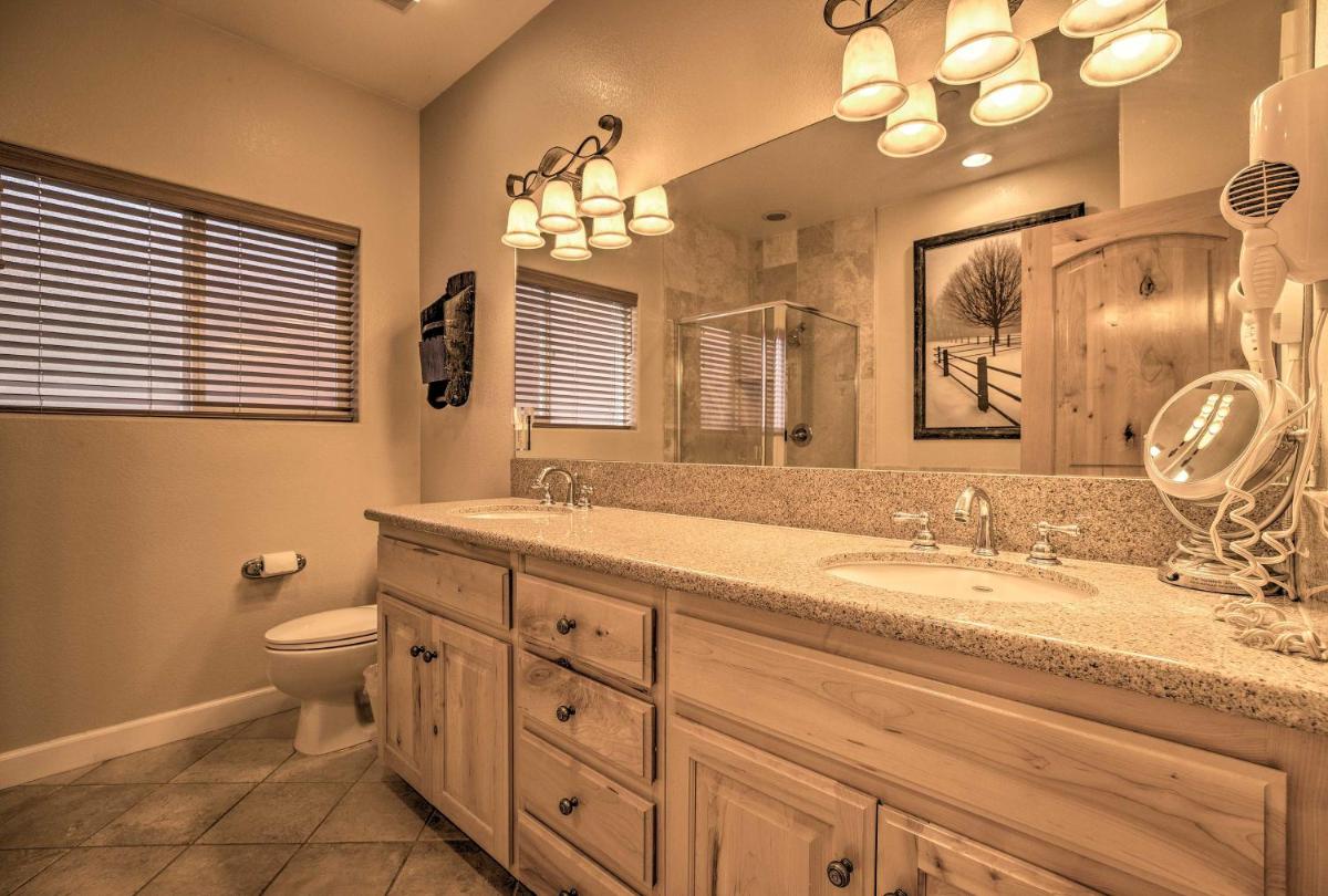 Mammoth Lakes Townhome - 10-Min Walk to Village! - image 6
