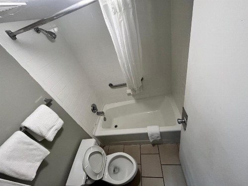 Southern Inn - image 13