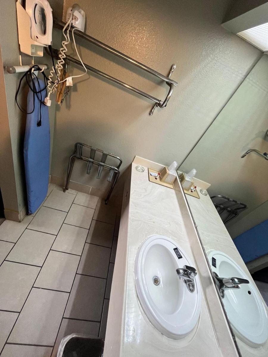 Southern Inn - image 6