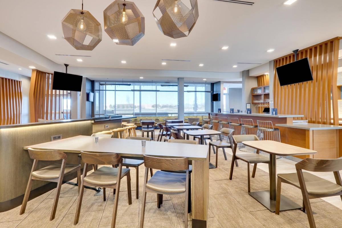 SpringHill Suites by Marriott Dallas Mansfield - image 4