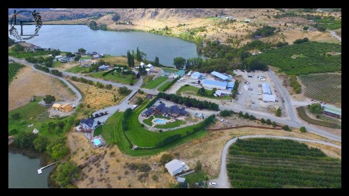Lake's Edge Tuscan Lodge - image 9