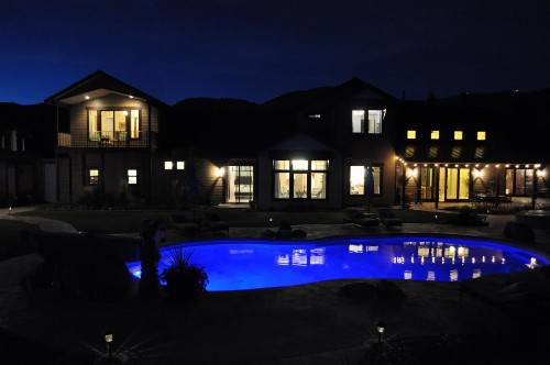 Lake's Edge Tuscan Lodge - image 4