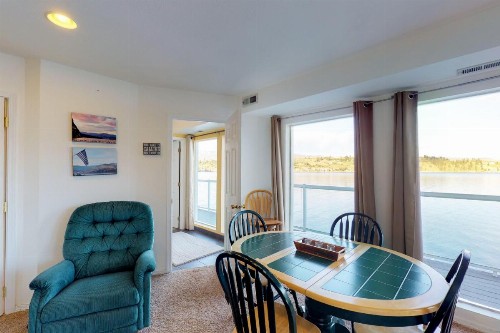 Collins Lakehouse - image 11