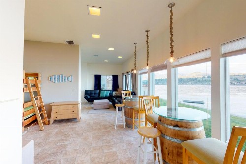 Collins Lakehouse - image 7