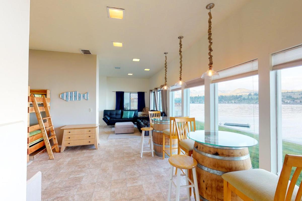 Collins Lakehouse - image 7