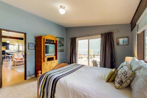 Above the Bay Retreat - image 10