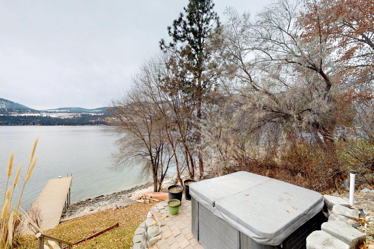 Phil's Lake Cabin - image 4