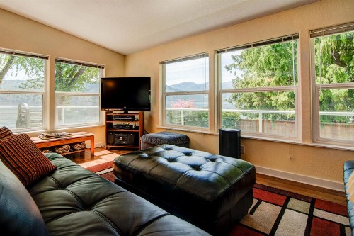 Fray's Lane Waterfront Home - image 12