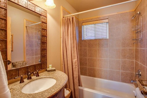 Mac's Place - image 8