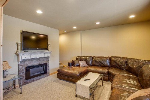 Mac's Place - image 9