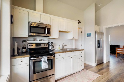 Two Lakes Loft - image 10