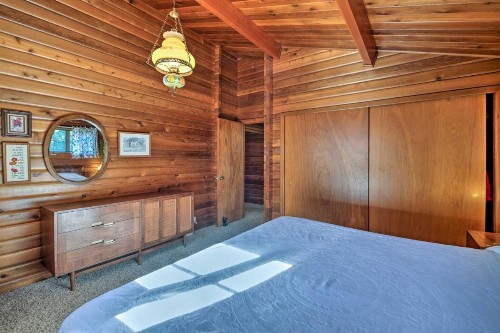 Waterfront Manson Cabin on Lake Chelan with Deck! - image 3