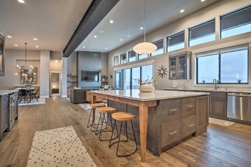 Lavish Lake Chelan Escape with Pool and Panoramic Views - image 8