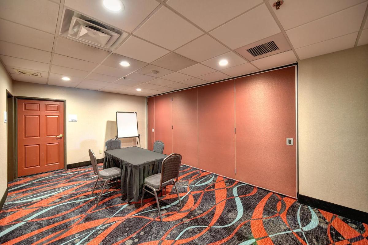 Holiday Inn Express Hotel & Suites Manteca an IHG Hotel - image 2