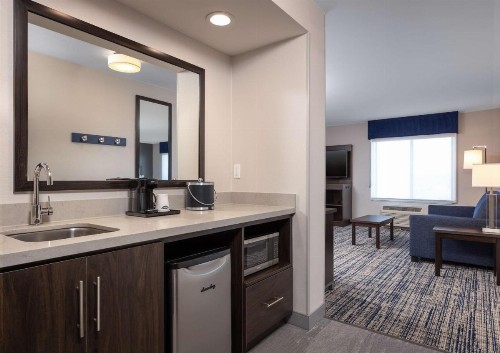 Hampton Inn & Suites Manteca - image 13