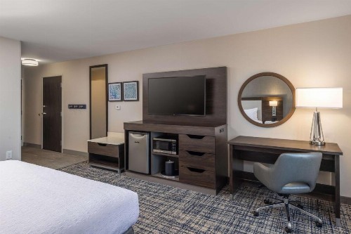 Hampton Inn & Suites Manteca - image 20