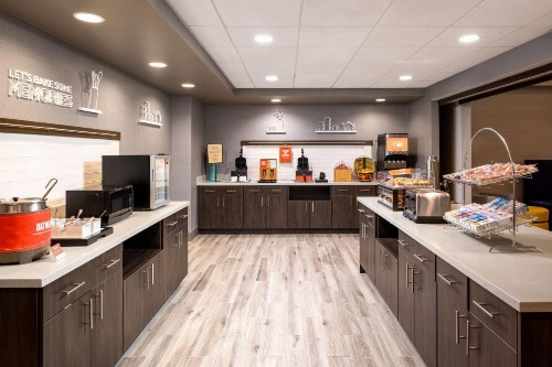 Hampton Inn & Suites Manteca - image 28