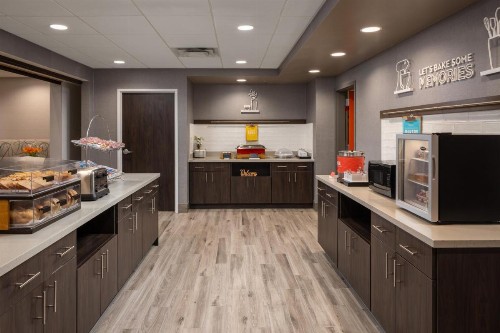Hampton Inn & Suites Manteca - image 29