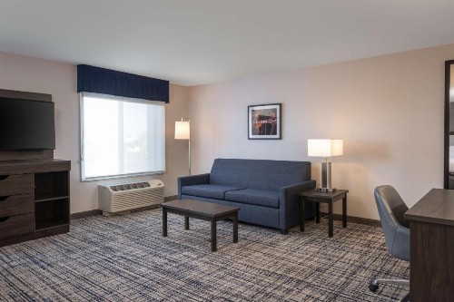 Hampton Inn & Suites Manteca - image 3