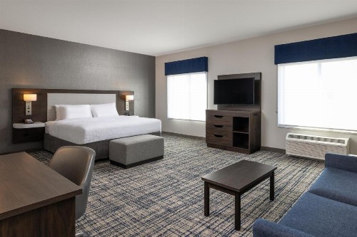 Hampton Inn & Suites Manteca - image 9
