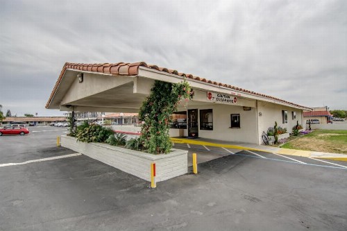 Motel 6 Manteca - image 1