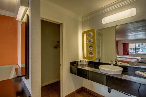 Motel 6 Manteca - image 33