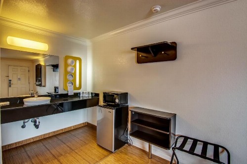 Motel 6 Manteca - image 47