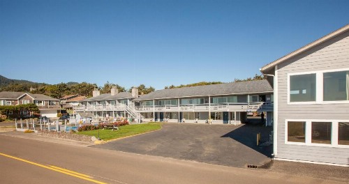 Sunset Surf Motel - image 10