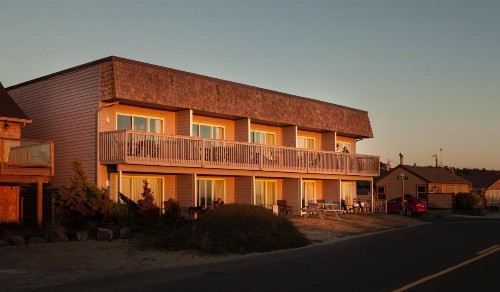 Sunset Surf Motel - image 11