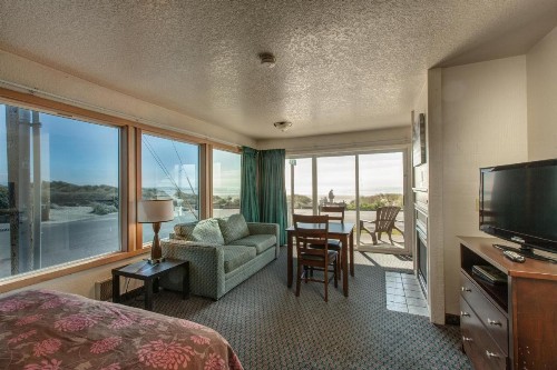 Sunset Surf Motel - image 19