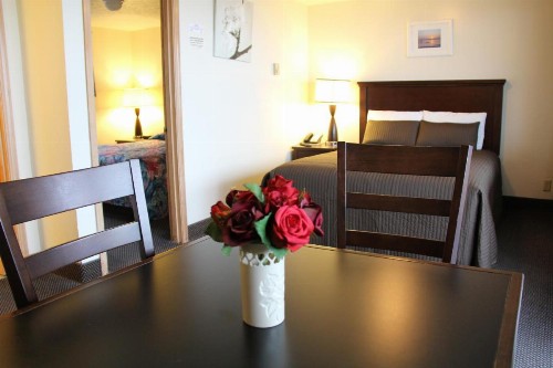 Sunset Surf Motel - image 22