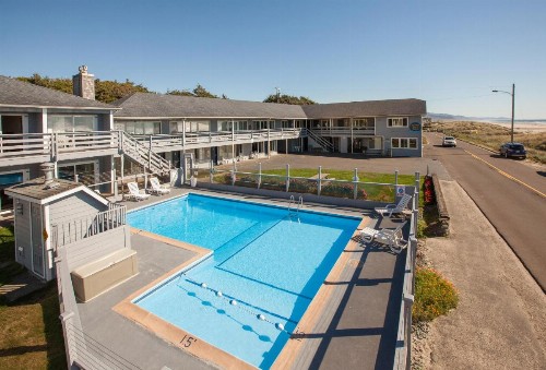 Sunset Surf Motel - image 4