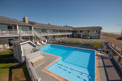 Sunset Surf Motel - image 5