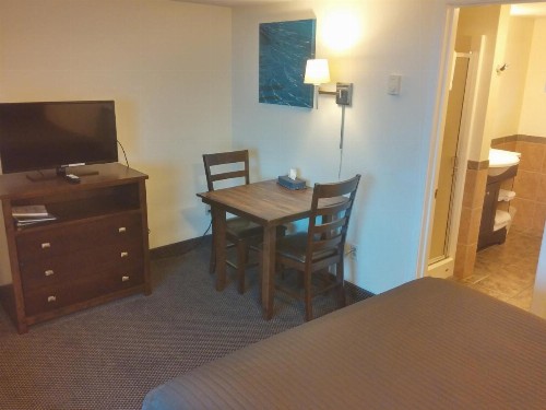 Sunset Surf Motel - image 8