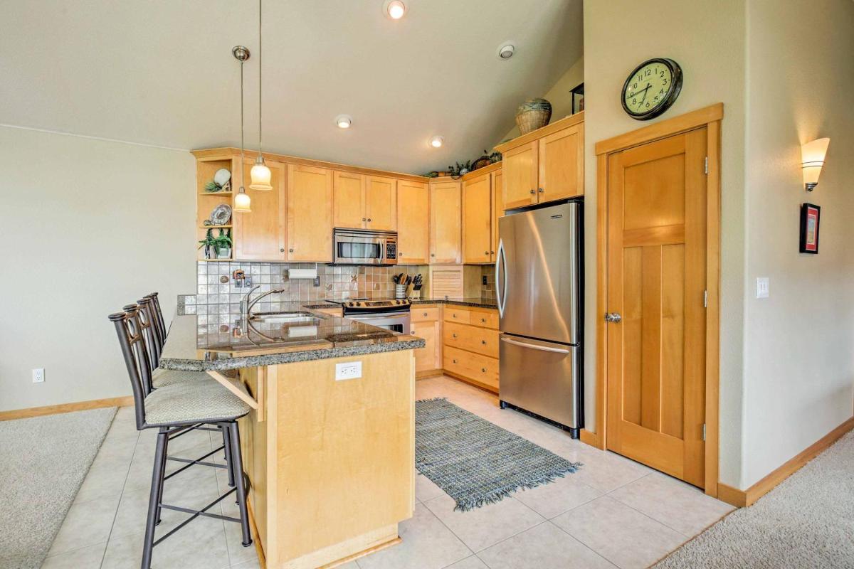 Spacious Family Townhome Walk to Beach and Downtown - image 7