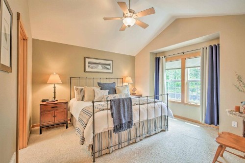 Spacious Family Townhome Walk to Beach and Downtown - image 8