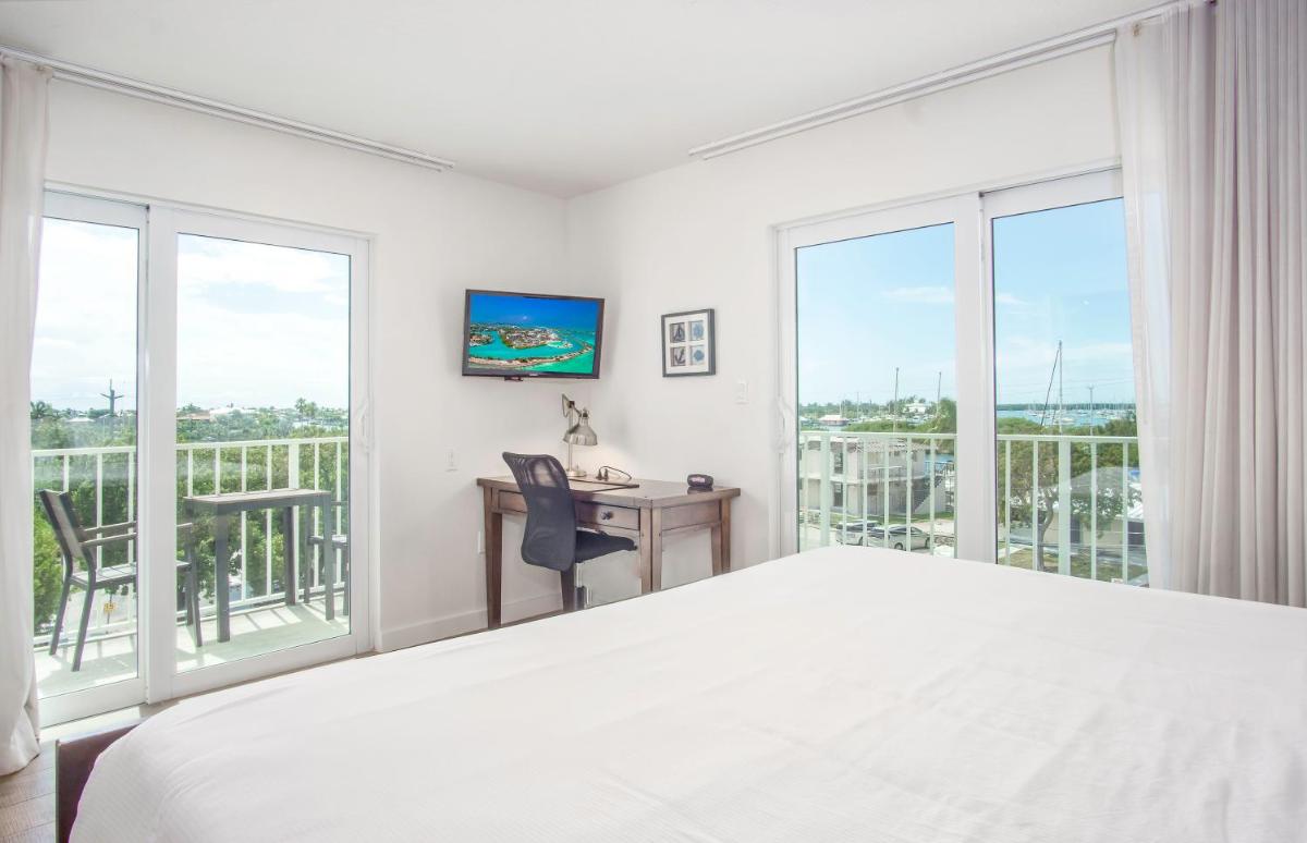 Skipjack Resort & Marina - image 3