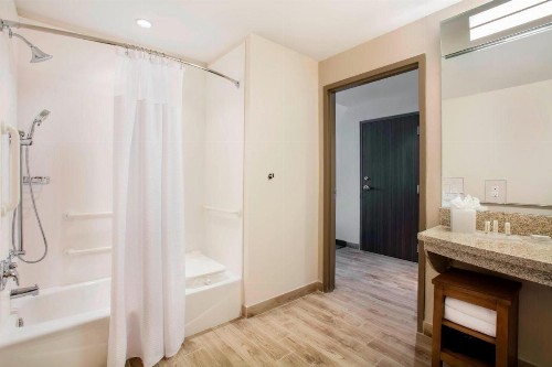 Courtyard by Marriott Marathon Florida Keys - image 42