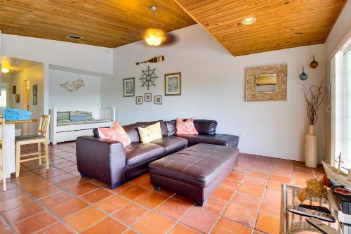 Paradise on Patricia Lane - image 9