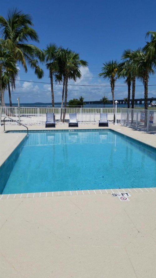 Captain Pips at Knights Key Inn - image 1