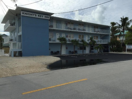 Captain Pips at Knights Key Inn - image 4
