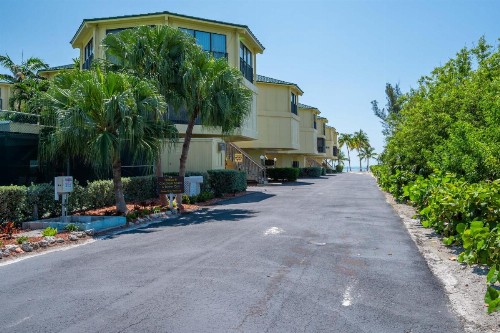 Coco Plum Beach & Tennis Club & Marina - image 7