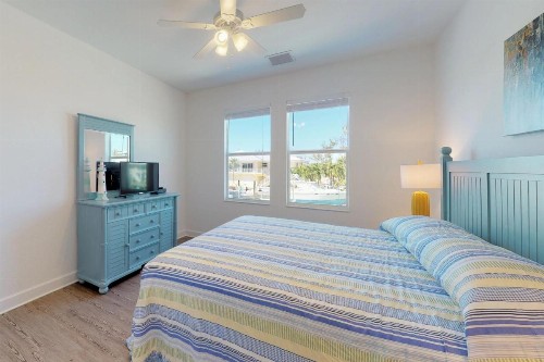 Canalside Cabana - image 12