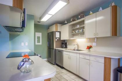 Sun Kissed Keys 2bed2.5bath condo with shared pool