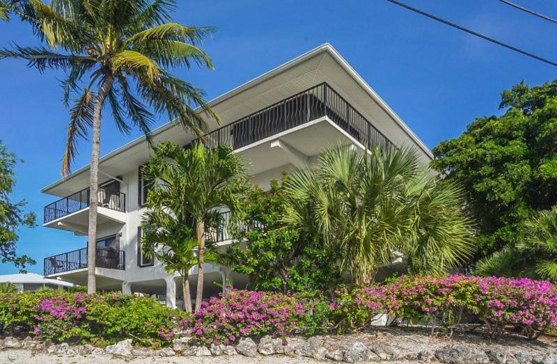 Sun Kissed Keys 2bed/2.5bath condo with shared pool - image 6