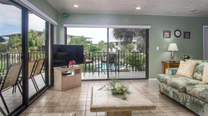 Sun Kissed Keys 2bed/2.5bath condo with shared pool - image 10