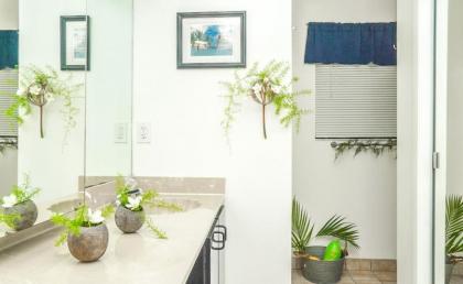 Sun Kissed Keys 2bed/2.5bath condo with shared pool - image 11
