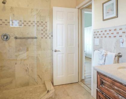 Big Kahuna 5bed/4bath updated home with private pool & dockage - image 8