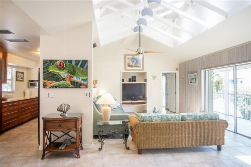 On Location 3bed 3bath updated single family with private pool dockage - image 6